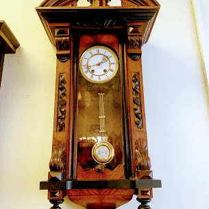 Pendulum wall clock