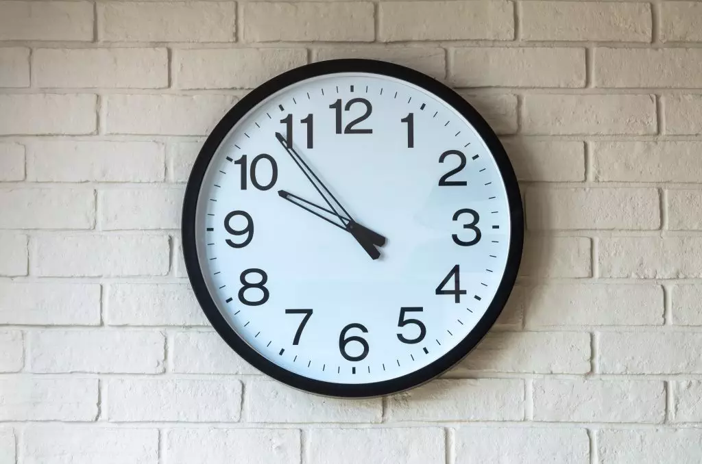 How to hang wall clock without nails